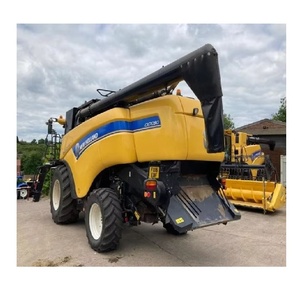 Moissonneuse-batteuse New Holland CX7090 à vendre avec tête de récolte de 30 pieds, moteur de 400 chevaux et 6 broyeurs de paille - Product Image 2