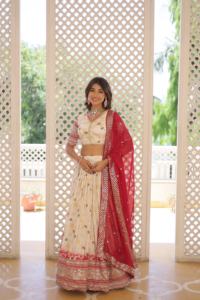Dernier Designer Pure Viscose Jacquard Soie Broderie Séquence Lehenga Choli Par Fab Zone - Product Image 2