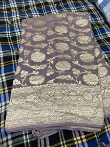 Sari en soie de chiffon Khaddi Georgette fait main, tissage artisanal Banarasi, motif géométrique moderne, qualité supérieure, sari festif pour elle - Product Image 3