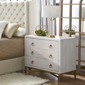 Table de chevet moderne en faux shagreen à 3 tiroirs avec poignées en anneau doré et base en métal pour meubles de chambre - Product Image 2
