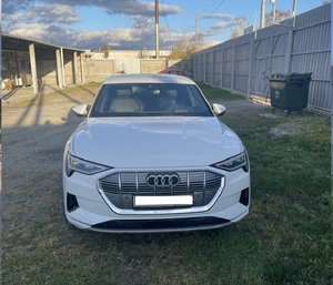 2021 A U D I R O N 55 I Portaequipajes de metal automático con asientos de cuero Batería de litio Características Premium - Product Image 1