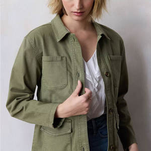เสื้อแจ็คเก็ตยีนส์ระบายอากาศสำหรับผู้หญิง ออกแบบโลโก้ได้เอง ปกเสื้อพับลง ติดกระดุมด้านหน้า มีกระเป๋าแบบคาร์โก้ - Product Image 4