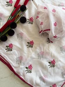 Sari con Blusa de Diseñador, Sari Indio para Mujer para Festivales, Seda Kota Doriya con Flores, Bordado con Hilos Multicolores, Encaje - Product Image 2