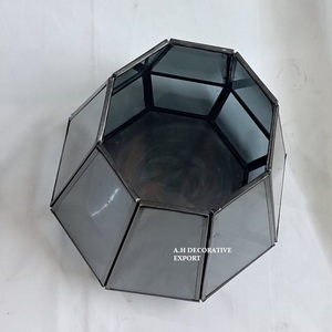 Portavelas/Jarrón Cónico Moderno de Vidrio Ahumado Geométrico con Base Metálica, Lámpara Artesanal Ecológica Personalizada - Product Image 3