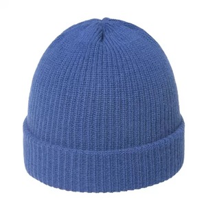 Gorro de acrílico con logotipo personalizado, gorro de punto corto de invierno, gorros de punto de algodón cálidos con estampado teñido liso - Product Image 2