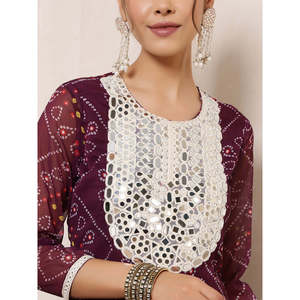 Conjunto coordinado estilo bohemio indo-occidental para mujer: Kurti Bandhani color vino con Palazzo de gasa estilo indo-occidental - Product Image 2