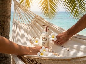 Gel Íntimo Ecológico a Base de Agua de Primera Calidad con D-Pantenol y Aroma a Crema de Coco en Botella con Atomizador, a Base de Plantas Naturales Puras - Product Image 2