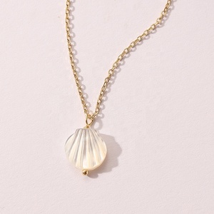 Nagosa grace 925 sterling silver 18k gold vermeil <span class=keywords><strong>madreperla</strong></span> <span class=keywords><strong>orecchini</strong></span> a cerchio con perle per le donne - Product Image 4