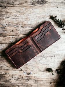 Portefeuille en cuir résistant à l'eau de la meilleure qualité avec des coutures durables et un design élégant pour les modes de vie actifs disponibles à la vente - Product Image 2