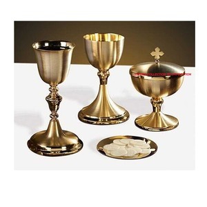 Diseño moderno hecho a mano oro latón macizo cáliz hecho a mano más vendido y de alta calidad - Product Image 3