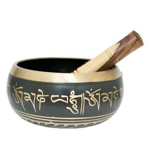 Bol chantant de méditation fait à la main avec un batteur en bois et un coussin pour la guérison sonore et le yoga - Product Image 3