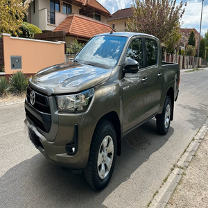 Toyota Hilux Pickup 4 places, boîte manuelle, essence, pneus R16, conduite à gauche, phares halogènes, sièges foncés - Product Image 5