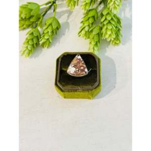 Bague style Southwest avec cheval sauvage et argent sterling, sertie de pierre naturelle et monture en or rose, taille 7.75, idéale pour un cadeau - Product Image 1