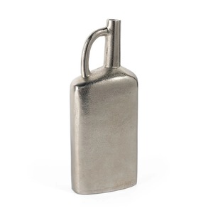 Vase en métal argenté contemporain à poignée, idéal pour la décoration intérieure artistique, l'affichage de bureau et les espaces haut de gamme en provenance d'Inde - Product Image 1