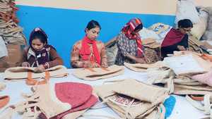 Bolso de hombro de mimbre de paja decorado con flecos ecológico personalizado al por mayor con asa larga y borla - Product Image 3