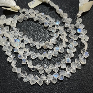 Venta al por mayor Arco Iris piedra lunar facetada forma de cometa cuentas piedra preciosa blanca Natural para joyería cuentas de piedra de lujo - Product Image 1