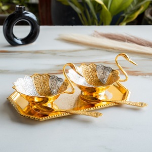 IndianArtVilla Juego de 2 cuencos con cucharas y bandeja, diseño en relieve Chapado en plata, 5 piezas, dorado para uso doméstico en hoteles y restaurantes - Product Image 2