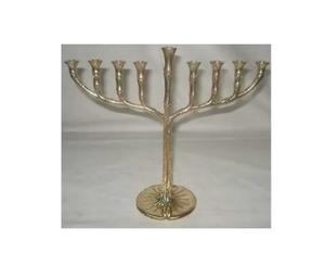 Venta al por mayor de oro religioso de 7 brazos acabado clásico Menorah Hanukkah centro de mesa judío precio barato portavelas - Product Image 2