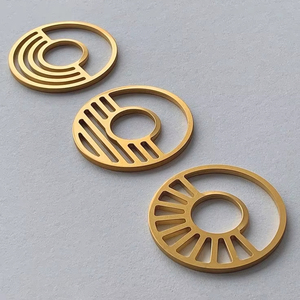 ชุดจานรองแก้วสีทองเรขาคณิตจานรองแก้วทรงกลมหรูหราสำหรับตกแต่งห้องครัวที่บ้าน - Product Image 1