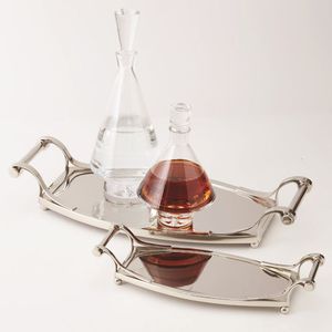 Bandeja DE SERVICIO DE METAL funcional pero elegante con artesanía vintage y marco curvo hecho para uso diario o decoración de temporada - Product Image 6