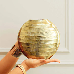 Florero de aluminio Golden Waves, florero de Metal decorativo moderno, diseño hecho a mano, hogar, sala de estar, centro de mesa de boda, exportador - Product Image 3