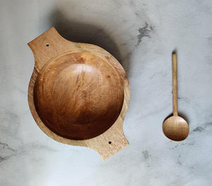 Bol en bois de manguier sculpté à la main avec côtés étendus Plats et assiettes sûrs et durables - Product Image 2