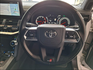 Auto Usado de Calidad a Precio Accesible, Toyota Land Cruiser 300 V6 3.3 D GR-S 2022, Volante a la Derecha - Product Image 4
