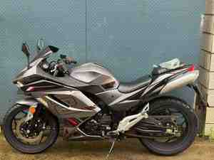 KAWASAKI H2 Motocicleta de Carreras Refrigerada por Agua, Locomotora R3, Prensa Plegadora Hidráulica de Segunda Mano de 315 Toneladas, Máquina Punzonadora CNC - Product Image 5