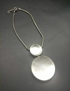 Meilleur design arrivant sur le marché en cuir de haute qualité avec collier pendentif en métal pour colliers bijoux accessoires ensembles de bijoux - Product Image 2