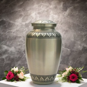 กระซิบลมสีเงินรูปเถ้ากระดูกสไตล์อเมริกันสลักลวดลายบนพื้นผิว - Product Image 1