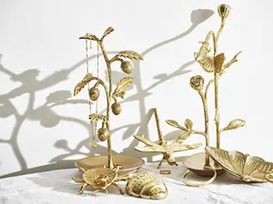 Support de bijoux de mode et article de décoration intérieure support de bijoux pour boucle d'oreille en métal conception d'arbre décoratif et finition brillante de couleur or - Product Image 2