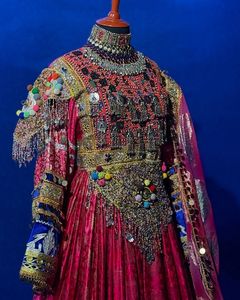 Robe vintage en mousseline de soie brodée à la main, édition couture nuptiale, style ethnique, manches longues, teintes vibrantes, style modeste - Product Image 4