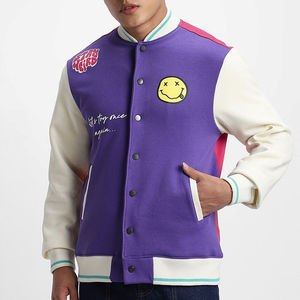 แจ็คเก็ตวาร์ซิตี้ผู้ชายไซส์ใหญ่สำหรับฤดูหนาว แบบ OEM ปรับแต่งได้ ทำจากผ้าขนสัตว์และหนัง พร้อมป้ายเชนิลล์และงานปักด้านหน้าตามสั่ง - Product Image 1