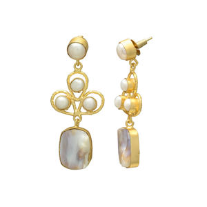 Boucles d'oreilles clous vintage en perle d'eau douce naturelle blanche nacrée, laiton plaqué or 24 carats, faites à la main, pour femme, mariage, style chrétien - Product Image 2