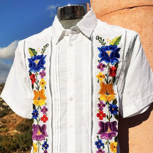Nueva Camisa Guayabera de Manga Corta Bordada para Hombre, Camisa Tradicional Mexicana con Bordado Floral, Camisa Formal para Hombre - Product Image 1