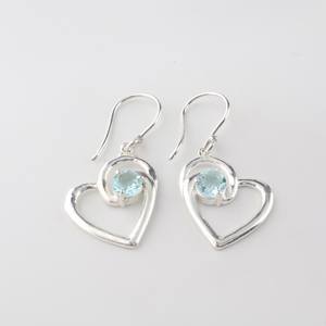 Boucles d'oreilles clous en topaze bleu ciel, argent sterling 925 plaqué or, bijoux faits à la main, pierre de naissance de décembre, élégantes pour femmes - Product Image 2