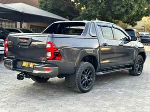 Usado para Hilux Doble Cabina 4x4 Diésel Automático Turbo Camioneta con Volante a la Izquierda, Ruedas de Aleación de Aluminio R18, Vehículo Utilitario - Product Image 2