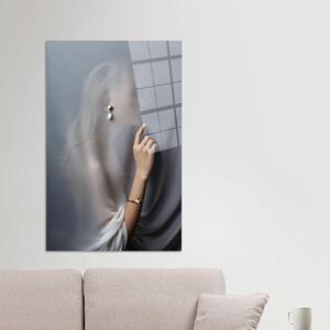 Impresión Moderna en Lienzo: Mujer Enigmática Detrás de Cortina - Decoración Artística para Pared, ARTE EN VIDRIO TEMPLADO - Product Image 1