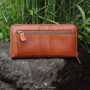 High Quality Full-Grain Leather <b>Wallet</b> Women <b>Zip</b> Around Clutch with Multi-Card Holder Design Elegant and Durable for Everyday - Product Image 4