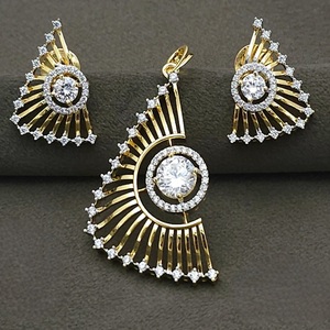 Impresionante juego de colgantes de diseñador con acabado blanco dorado a la moda con pendientes con piedras AD Look para fiestas de boda para mujer - Product Image 1