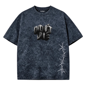 Camiseta Gráfica para Hombre con Lavado Ácido, Corte Regular, 100% Algodón Jersey, Manga Corta, Estilo Urbano, Estampado de Letras Audaces y Diseño de Alambre de Púas - Product Image 1
