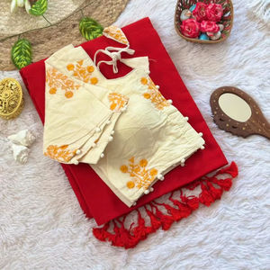 Blusa Kora Pesada de Algodón Khadi Tejida a Mano con Gran Pompón y Diseño de Bordado Enriquecido - Elegante Sari para Bodas y Fiestas - Product Image 1