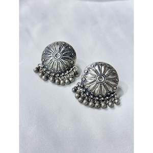Pendientes Colgantes de Plata 925 con Diseño Tribal Dhal Inspirado en Ghungru, Patrón Floral con Forma de Flor Inspirado en el Diseño Tradicional Indio - Product Image 1