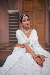 Tissu Georgette Lehenga avec Blouse et dupata paillettes travail dentelle bordure vêtements de mariée fête robe de créateur traditionnelle - Product Image 5