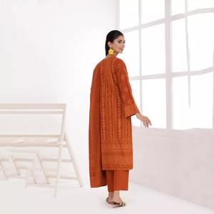 Shalwar Kameez de Seda y Rayón Personalizado de Alta Calidad para Mujer - Diseño Clásico y Elegante - Product Image 5