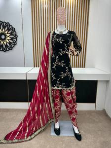 Trajes Patiala de Georgette de Diseñador, Listos para Usar, con Bordado Pesado, los Más Populares de FABZONE, para Bodas y Fiestas Indias - Product Image 4