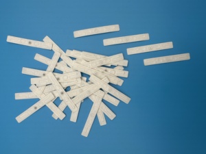 OEM RFID ล้างทําความสะอาดได้ UHF สิ่งทอผ้าแท็กเสื้อผ้าซักรีดแท็ก RIFD สําหรับการจัดการเครื่องแบบ - Product Image 5