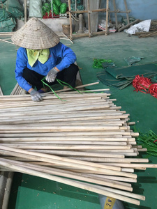 Manche de balai en bois naturel de 120 cm de long et 2,2 cm de diamètre, prix d'usine, Vietnam - Product Image 6