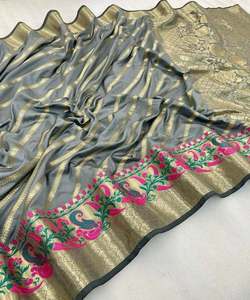 ชุดเจ้าสาวสมัยใหม่ผ้าไหมสารีบังชิปุระมพร้อมรูปลักษณ์ที่อุดมไปด้วยสําหรับพิธีแต่งงาน - Product Image 5