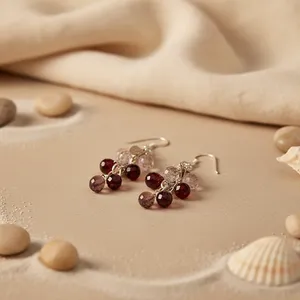 Boucles d'oreilles pendantes en argent pour femmes avec accents de pierres précieuses - Product Image 1